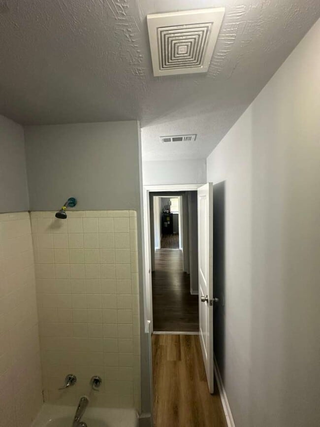 Building Photo - 533 Branham Ave SW