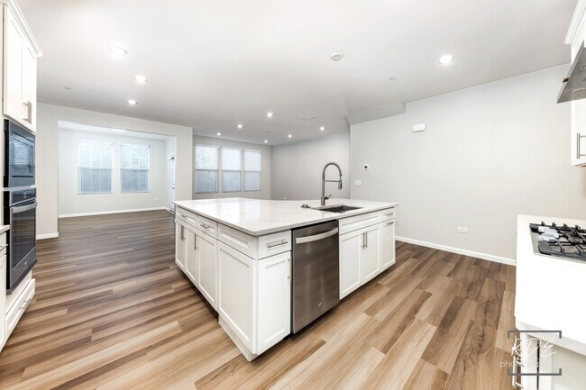Building Photo - 2110 Weatherbee Ln