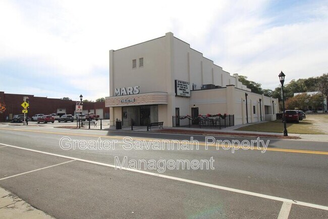 Building Photo - 402 E 3rd St