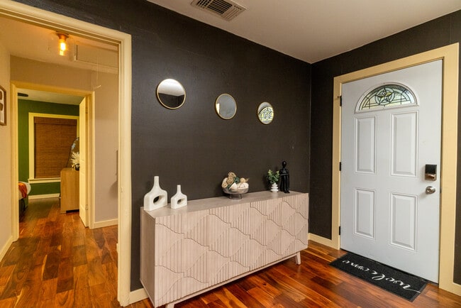 Building Photo - 10814 Stallcup Dr