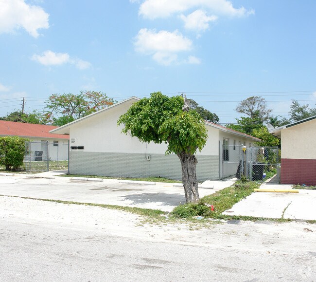 Primary Photo - 1114-1114 NW 8th Ave