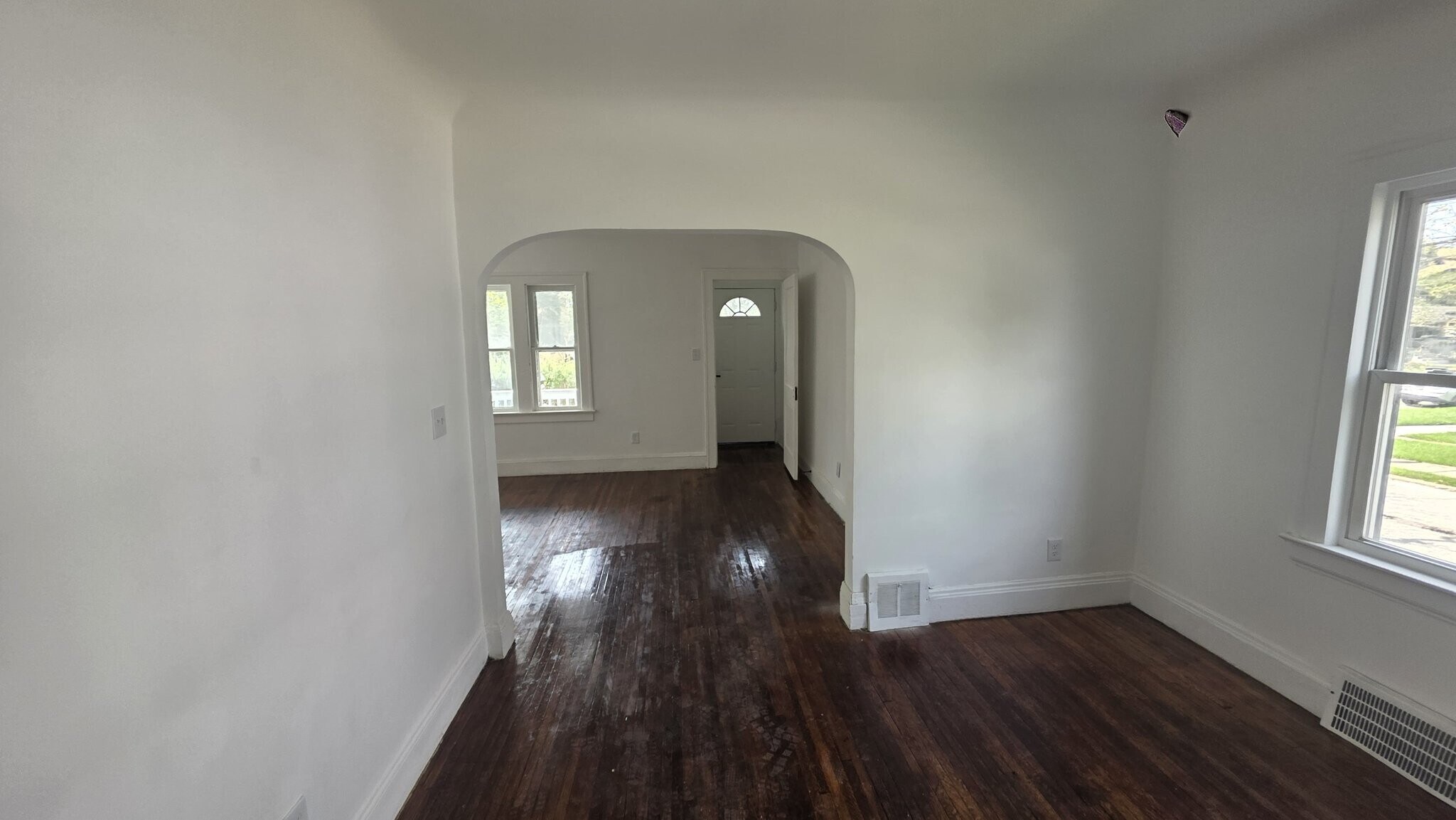 Building Photo - 3621 E 154th St