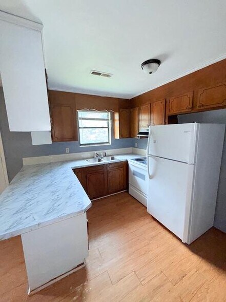 Building Photo - 1502 Oakshire Ct