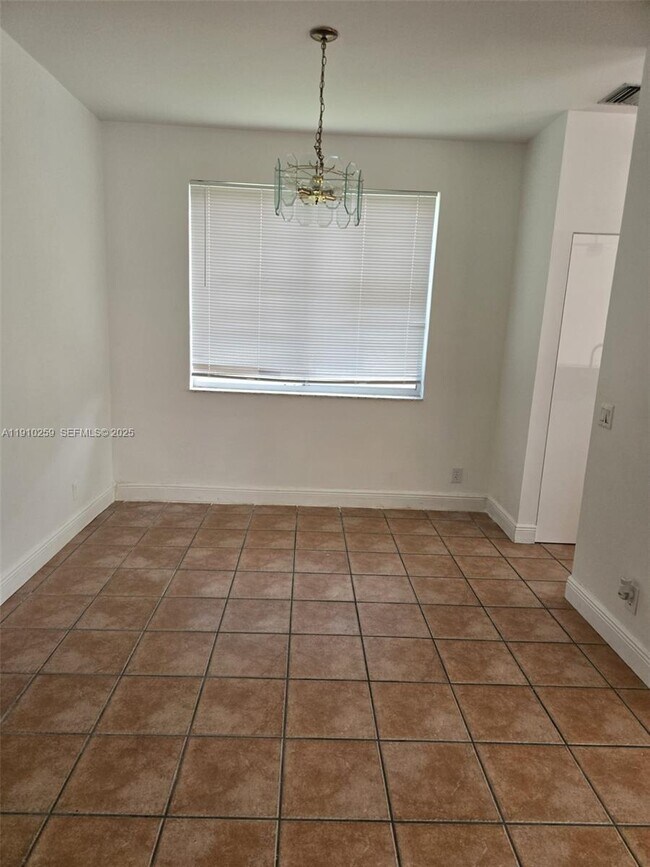 Building Photo - 4361 Dogwood Cir