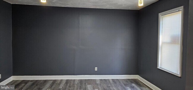 Building Photo - 1221 Poplar Grove St