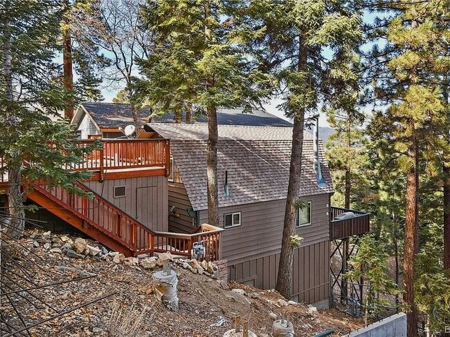 Building Photo - Lake View Modified Gambrel with Spa Near Bear Mountain