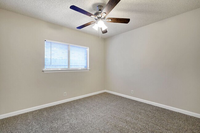 Building Photo - Fully Renovated Single-Story Brick Home in...