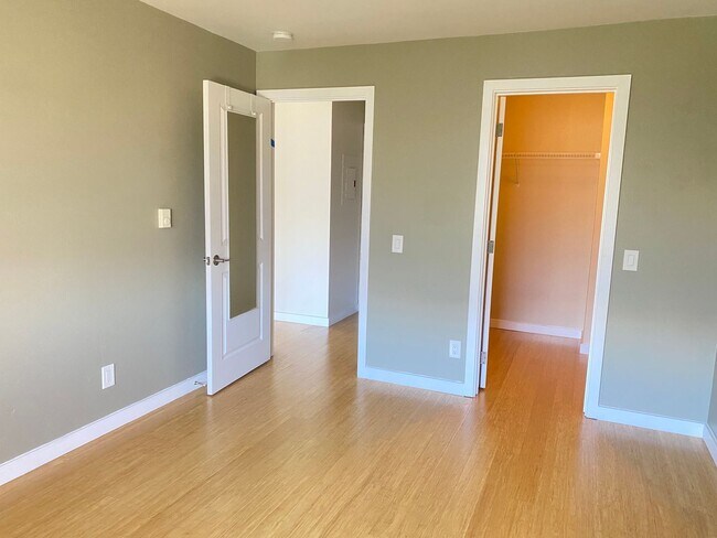 Building Photo - Advent - Beautiful & Bright Two Bedroom W/...