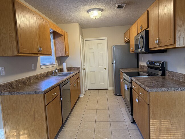 Building Photo - 192 Mary Ln