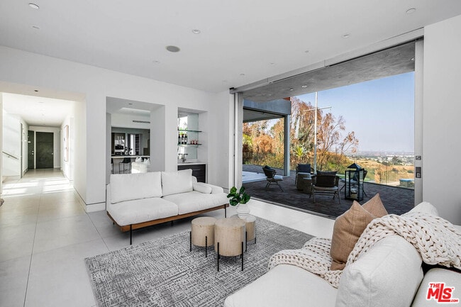 Building Photo - 770 Paseo Miramar