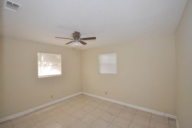Building Photo - 4 Bed 2.5 Bath Single Family Home for Rent...