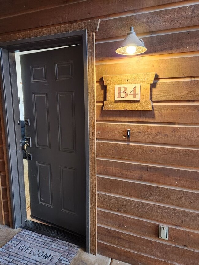 Building Photo - Furnished Bison Cove - 2 bed / 2 bath - Furnished Unit