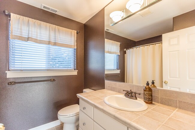 Building Photo - 4527 SE Antelope Hills