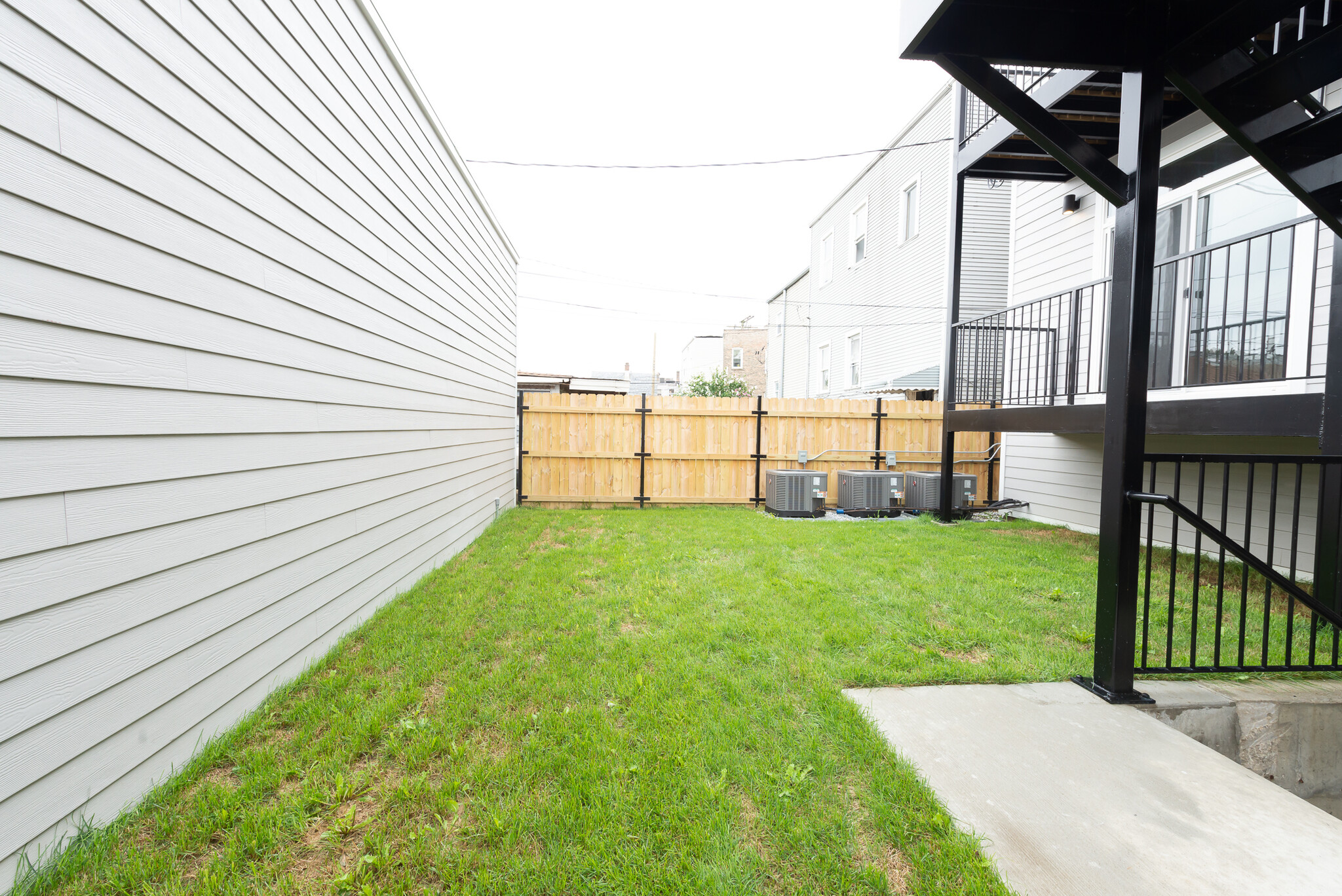 Building Photo - 4429 N Kimball Ave