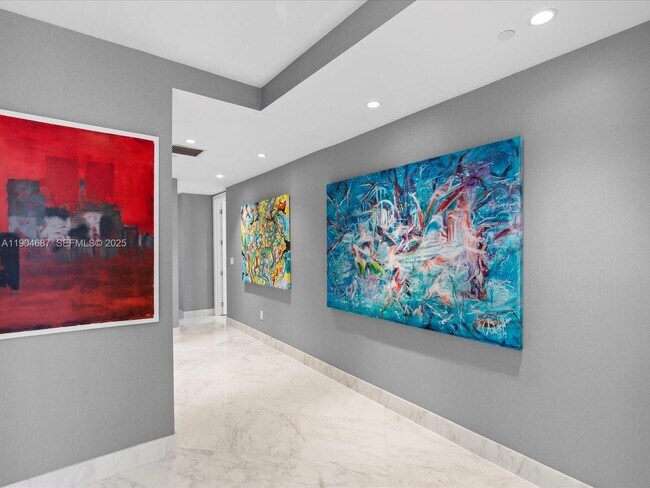 Building Photo - 1425 Brickell Ave