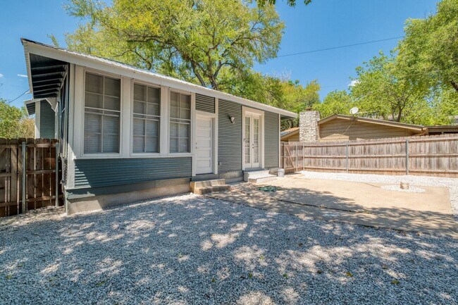 Building Photo - Top of the line remodeled 5 BED in the har...