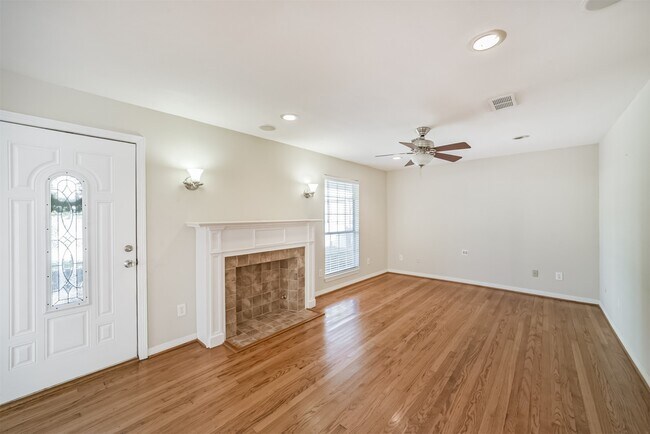 Building Photo - 2411 Wroxton Rd