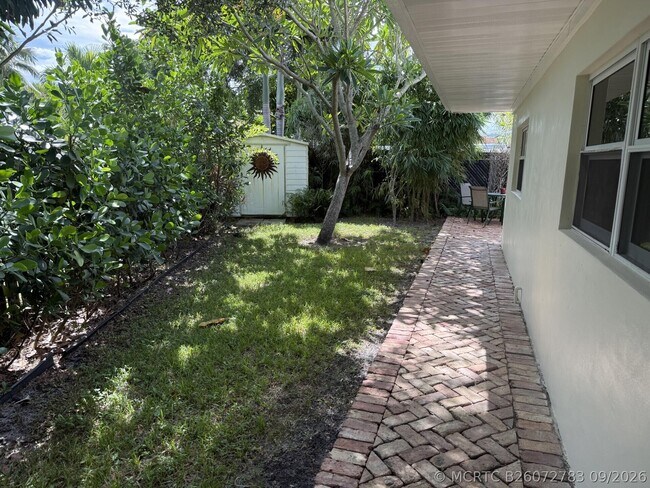 Building Photo - 228 Lake Terrace