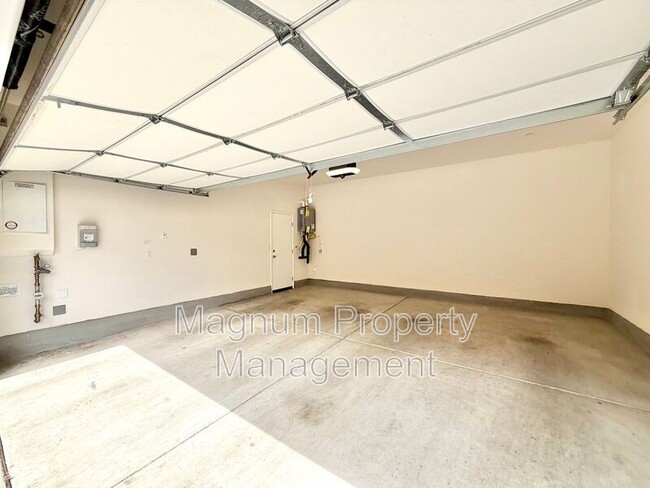 Building Photo - 40617 Birchfield Dr