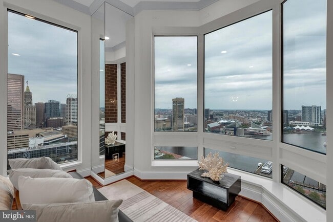 Building Photo - 10 E Lee St