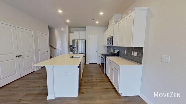Building Photo - 12 Fernhill Ln