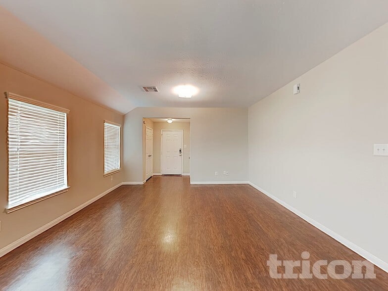Building Photo - 21427 Wilona Way