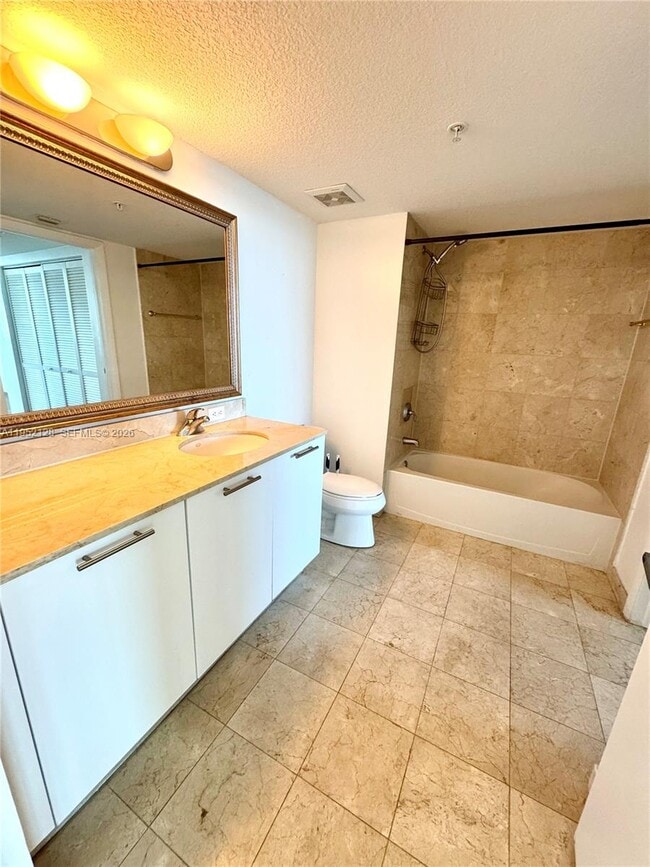 Building Photo - 1800 N Bayshore Dr