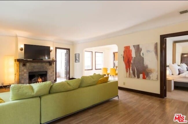 Building Photo - 611 Beachwood Dr