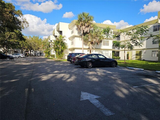 Building Photo - 4235 N University Dr
