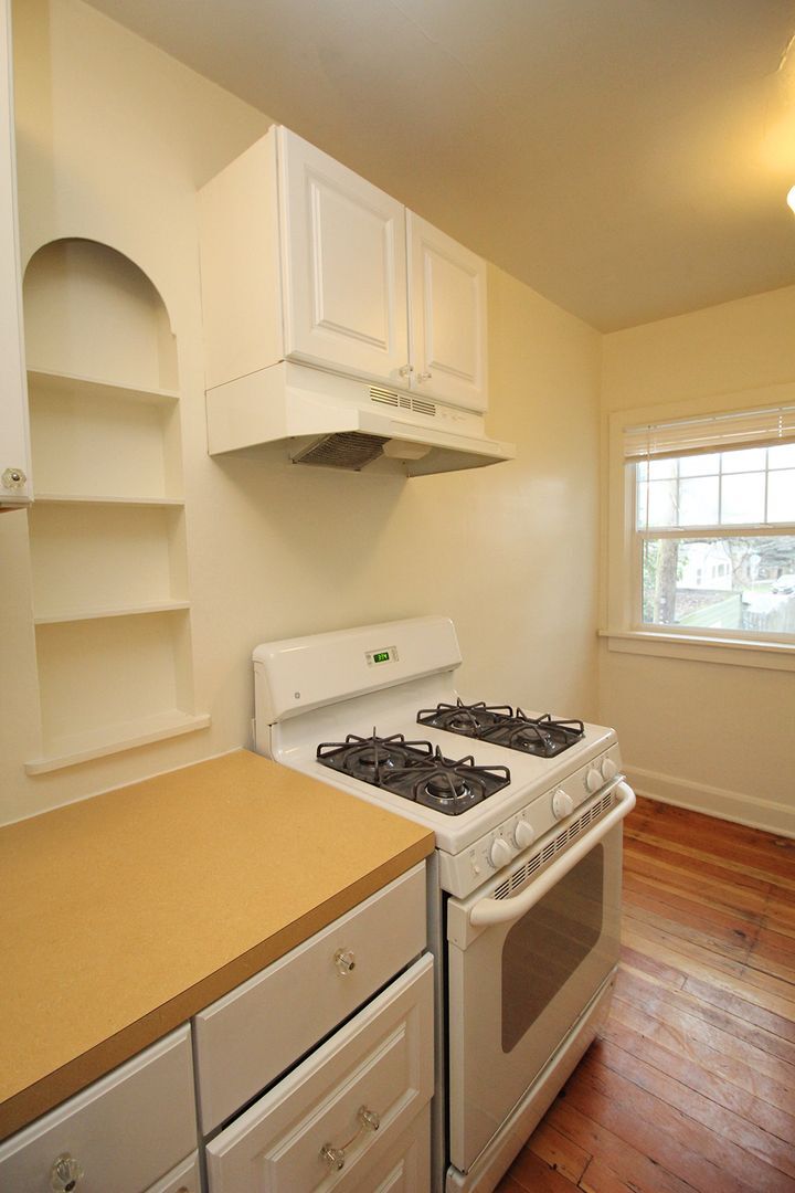 Building Photo - 3087 SE Ankeny St