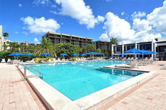 Building Photo - 1065 Gulf of Mexico Dr