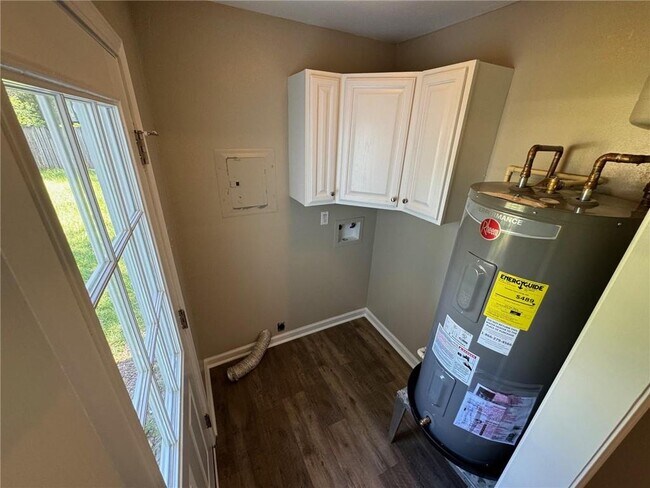 Building Photo - 9851 Abbeys Ln