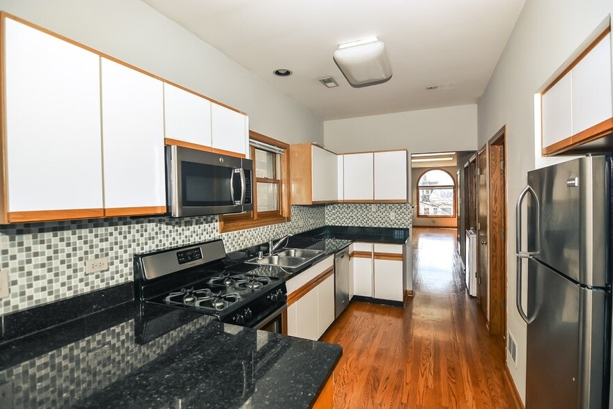 Building Photo - 3713 N Janssen Ave