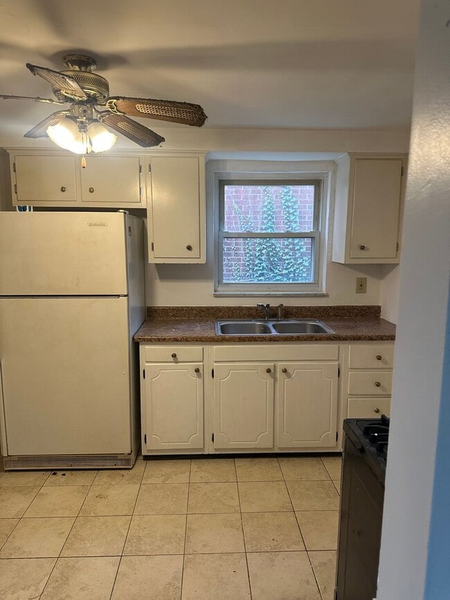 Building Photo - 3 bed/1 bath Single Family Home Pittsburgh, PA 15226