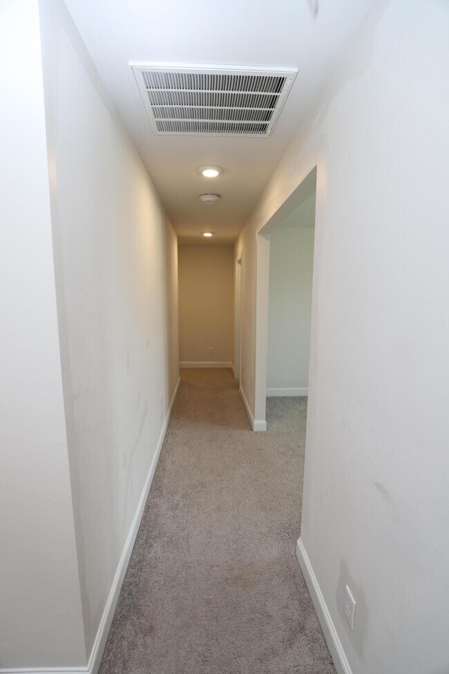 Building Photo - 870 Curlew Cir