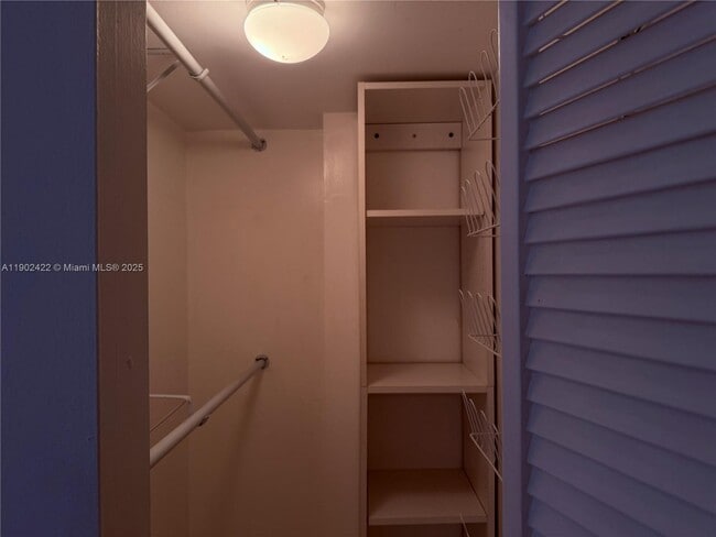 Building Photo - 3475 N Country Club Dr