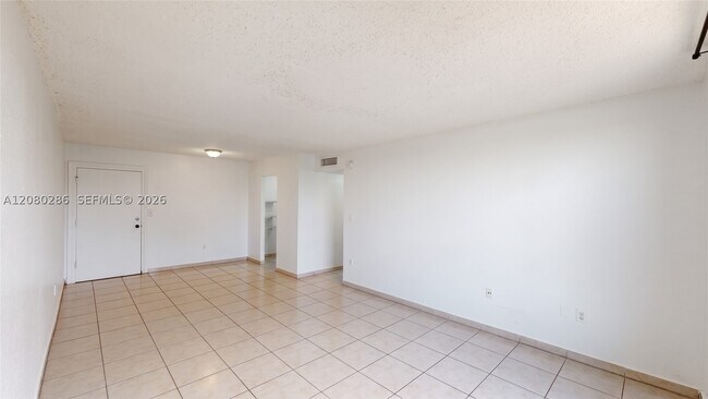 Building Photo - 666 W 81st St