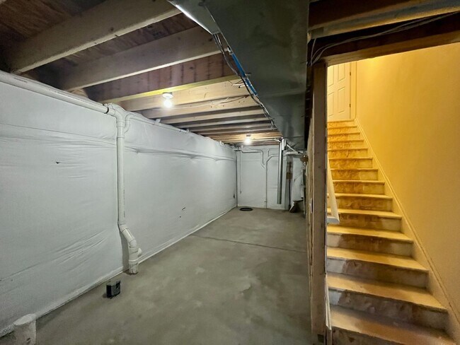 Building Photo - 3115 Swan Point Dr