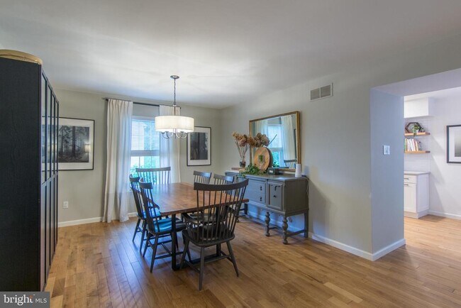 Building Photo - 3738 Swetland Dr
