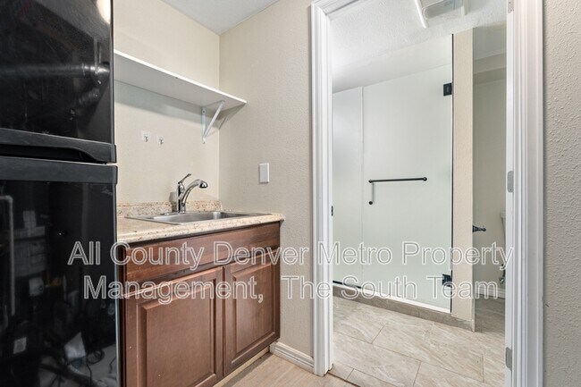 Building Photo - 7731 S Curtice Way