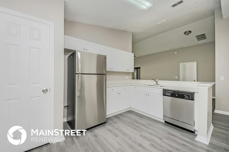 Building Photo - 17401 Silver Creek Ct