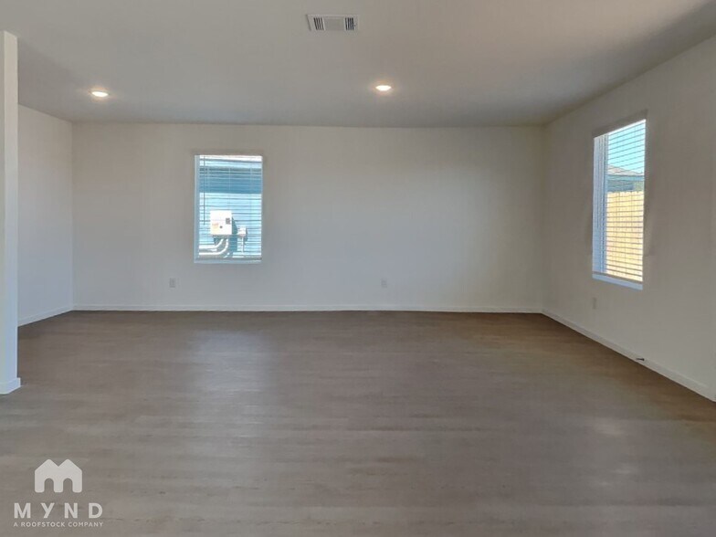 Building Photo - 302 Gadwall Ave