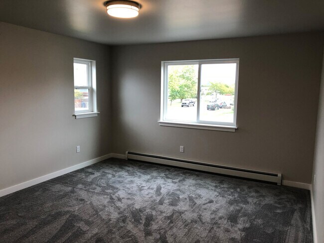 Building Photo - Modern Townhome with Heated Garage