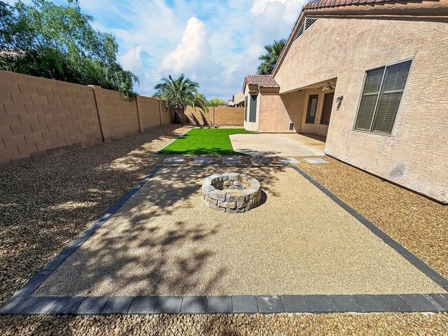 Building Photo - Single-level 4 bed, 2 bath home with tandem 3-car garage and RV gate.