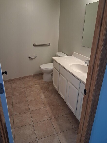 Building Photo - 112 Main St S