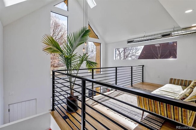 Building Photo - Contemporary Townhome in an Exceptional Su...