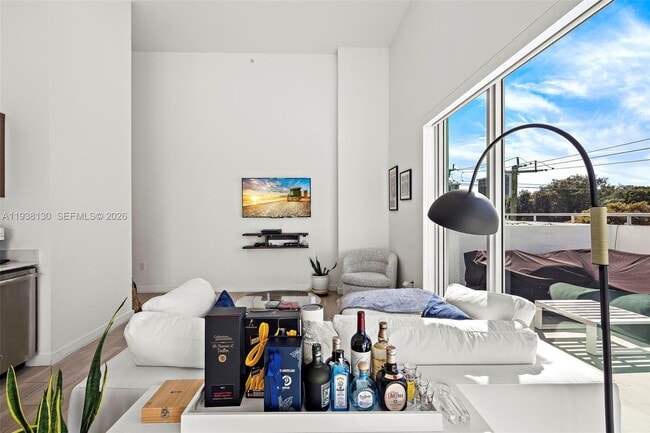 Building Photo - 1600 SW 1st Ave