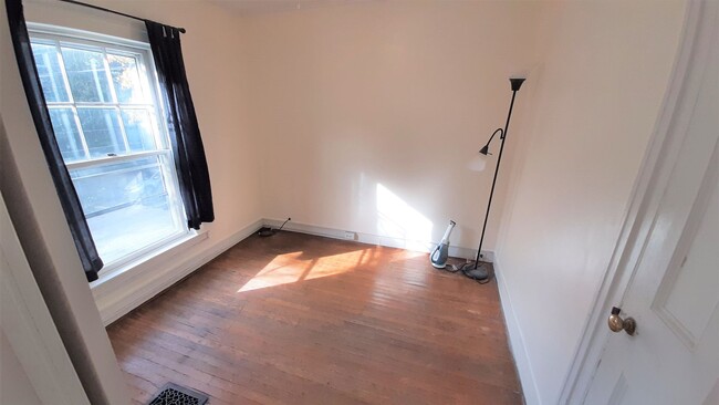 Building Photo - 405 N Aurora St