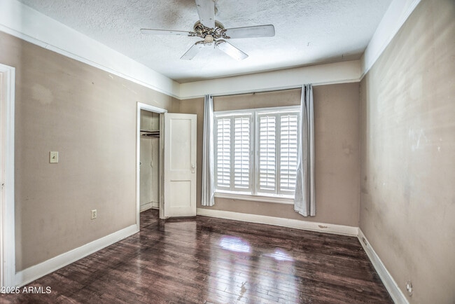 Building Photo - 384 E Windsor Ave