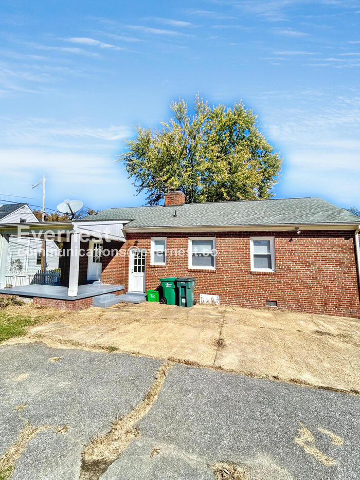 Building Photo - 7514 Woodman Rd